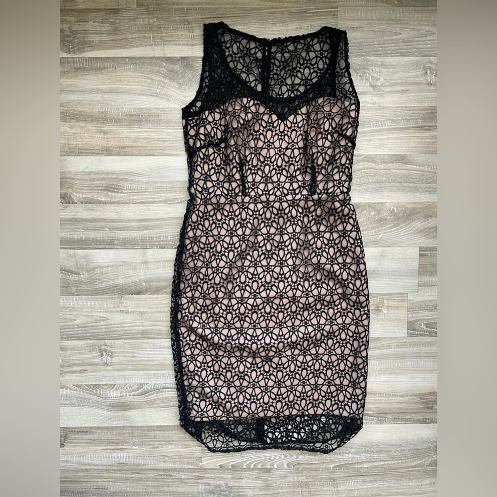 EUC Ann Taylor Black Lace Overlay With Nude Lining Sheath Dress Size 0 Petite